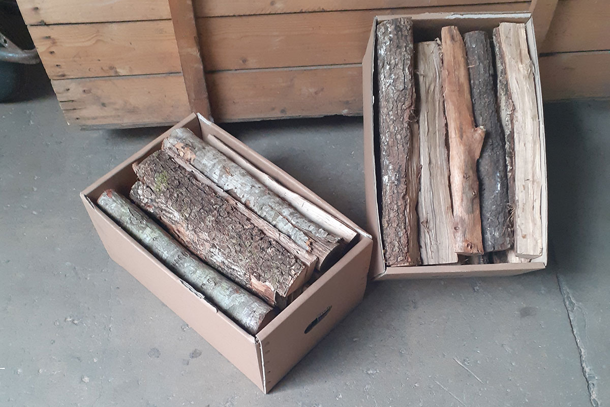 WOOD-BOX: scatola di cartone con legna da ardere toscana